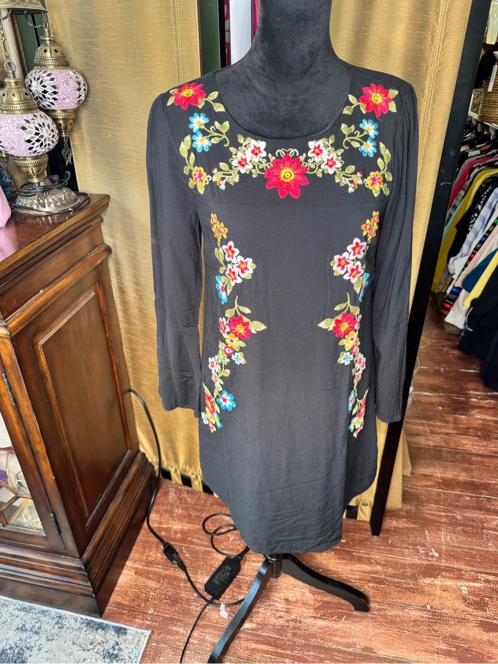 Andre by Unit Embroidered Floral Shift Dress Small Black Boho Tunic Dress - Picture 2 of 9